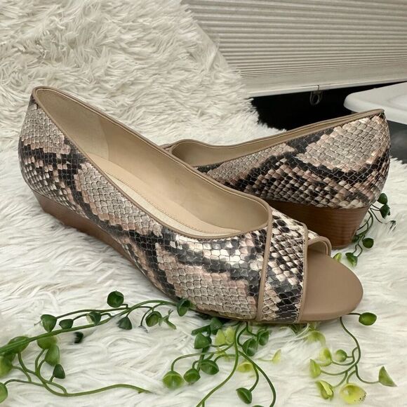 COLE HAAN Python Pattern Leather‎ Low Heel Wedge Peep Toe Pumps Cushioned sz 8B - Picture 1 of 10